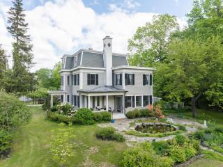 Stunning Victorian Estate with Lap Pool Gardens and Huge Porch - Georgetown - 0