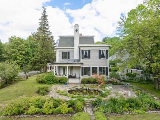 Stunning Victorian Estate with Lap Pool Gardens and Huge Porch - Georgetown - 2