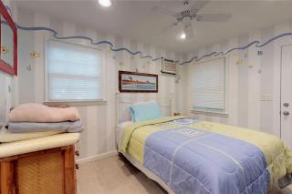572b) Cozy 1 bedroom pool house - - 7