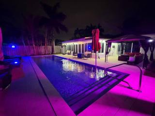 568) Large 2 bedroom with gorgeous pool and Sauna - 0