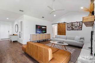 Backyard w Deck, Yoga Space 3BR 2BA Home Parking Near Domain by Austin Vacay - 3