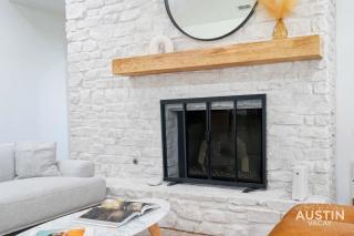 Backyard w Deck, Yoga Space 3BR 2BA Home Parking Near Domain by Austin Vacay - 1