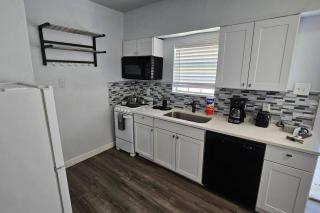 Charming 1BR Dallas Fourplex Affordable Comfort - Dallas - 8
