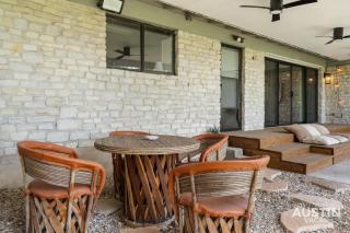 Backyard w Deck, Yoga Space 3BR 2BA Home Parking Near Domain by Austin Vacay - Austin - 5