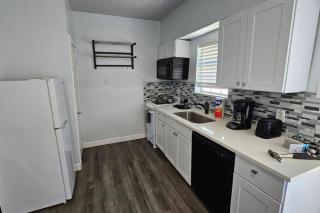 Charming 1BR Dallas Fourplex Affordable Comfort - Dallas - 3