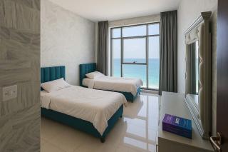 Luxury Ajman Sunrise 2BD Stay with sea view & Pool - Ajman - 0