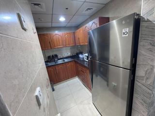 Luxury Ajman Sunrise 2BD Stay with sea view & Pool - Ajman - 9