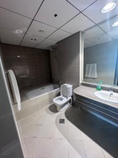 Luxury Ajman Sunrise 2BD Stay with sea view & Pool - Ajman - 7