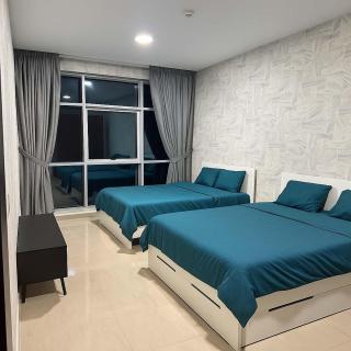 Luxury Ajman Sunrise 2BD Stay with sea view & Pool - Ajman - 5