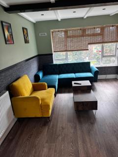 The Cozy Corner near NEC Birmingham Airport Entire Apartment Work Desk - Kingshurst - 9