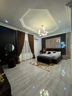 Luxury 3 Bedroom Bungalow at Golf Estate - Enugu - 9