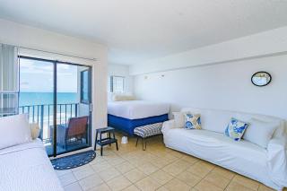 Cozy Third Floor Oceanfront Studio! Sleeps 4! Palace 304 - Myrtle Beach - 6