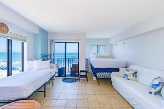 Cozy Third Floor Oceanfront Studio! Sleeps 4! Palace 304 - Myrtle Beach - 7