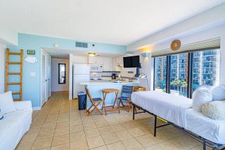 Cozy Third Floor Oceanfront Studio! Sleeps 4! Palace 304 - Myrtle Beach - 3