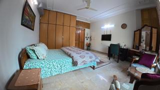Room in F8 - Islamabad - 7