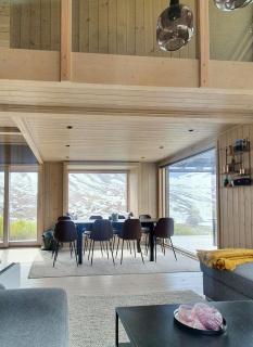 Cozy Family Cabin In Uniquely Situated Hiking Area - - 0