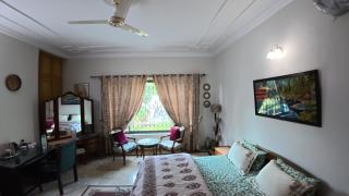 Room in F8 - Islamabad - 2