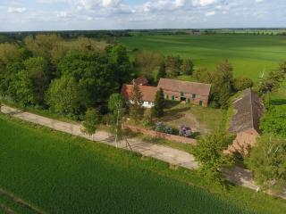 Secluded Holiday Home With Garden - - 4