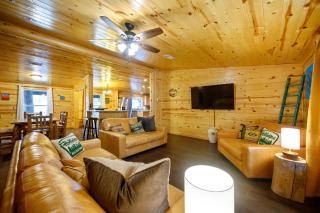Outlaw Rose Cabin - Family Fun with Hot Tub - Broken Bow - 9