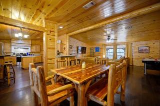 Outlaw Rose Cabin - Family Fun with Hot Tub - Broken Bow - 4