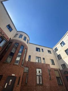 Manchester Apartment Free Parking - 4