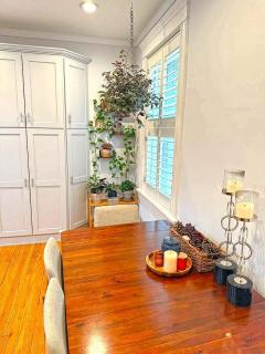 Fan District Charm 4BR Retreat Walk to Carytown - Richmond - 3