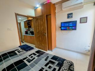 COZY COMFORT APARTMENT IN E11 2 Islamabad - 2