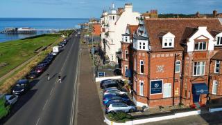 Sandcliff Guest House - 9