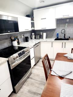 Walkerville Luxury Apt -River Views & Balcony - Windsor - 8