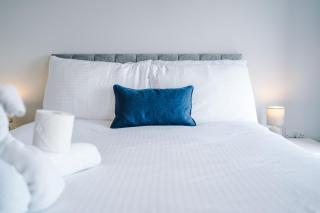 Spacious One Bedroom Apartment with Scenic View in Liverpool City Centre by Eason Stays, Ideal For Weekend Getaways & Business Travels - Free Parking - Liverpool - 1