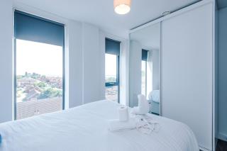 Spacious One Bedroom Apartment with Scenic View in Liverpool City Centre by Eason Stays, Ideal For Weekend Getaways & Business Travels - Free Parking - Liverpool - 6