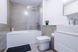 Spacious One Bedroom Apartment with Scenic View in Liverpool City Centre by Eason Stays, Ideal For Weekend Getaways & Business Travels - Free Parking - Liverpool - 8