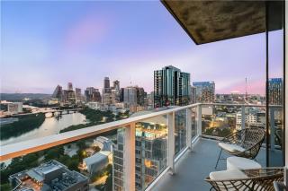 The Emma Penthouse: Modern 2BR Condo Steps from Rainey St. Lady Bird Lake - Austin - 0