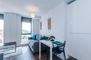 Spacious One Bedroom Apartment with Scenic View in Liverpool City Centre by Eason Stays, Ideal For Weekend Getaways & Business Travels - Free Parking - Liverpool - 5