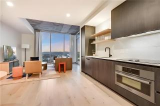 The Emma Penthouse: Modern 2BR Condo Steps from Rainey St. Lady Bird Lake - Austin - 2