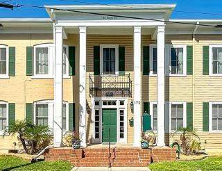 Cozy Quiet St Augustine Private Condo - 2bed, 1 bath, Sleeps 6, Steps to Historic St Augustine Center & All Tourist Attractions, Restaurants, Cafes, Backyard, Porch - St. Augustine - 3