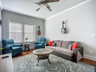 Cozy Quiet St Augustine Private Condo - 2bed, 1 bath, Sleeps 6, Steps to Historic St Augustine Center & All Tourist Attractions, Restaurants, Cafes, Backyard, Porch - St. Augustine - 1