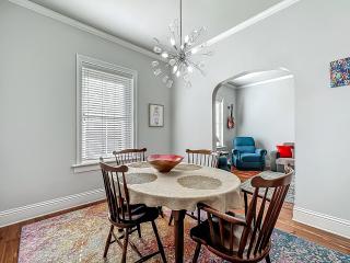 Cozy Quiet St Augustine Private Condo - 2bed, 1 bath, Sleeps 6, Steps to Historic St Augustine Center & All Tourist Attractions, Restaurants, Cafes, Backyard, Porch - St. Augustine - 2