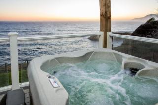 Starfish by OceanviewHotTubs Oceanfront Tesla chrging Shelter Cove Oceanfront - Shelter Cove - 3