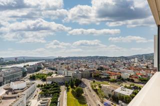 Panorama Castle and Danube View Apartment - Bratislava - 3