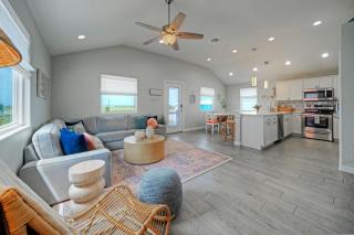 Salty Texan by AvantStay Central Location Views - 2