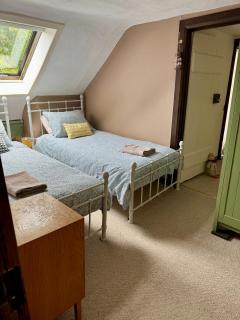 Historic 1600 Cottage with Hot Tub, Private Estate - 7