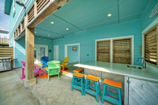 Sleeps 21 2 Homes 2 Private Pools Fire Pit Swing Bar Walk to the Beach - 5