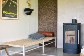 Sunsets In A Delightful 70S House - Ris - 7