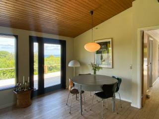 Sunsets In A Delightful 70S House - Ris - 6