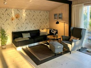 Beach Hotel Style Summer House In Bøtø - 8