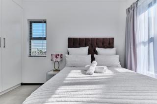 Modern Luxury and Secure Fourways Estate - Sandton - 6