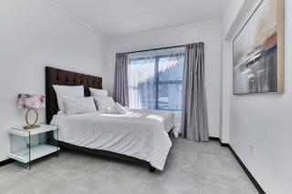 Modern Luxury and Secure Fourways Estate - Sandton - 4