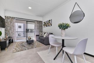 Modern Luxury and Secure Fourways Estate - Sandton - 0
