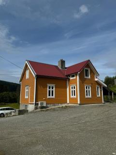 Koselig gårdshus - Hjelmås - 0